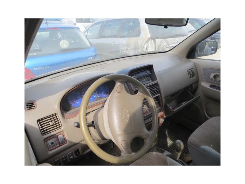 kia carens del año 2001