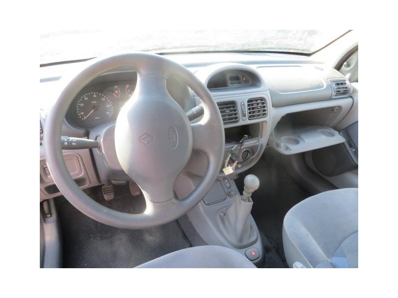 renault clio del año 2001