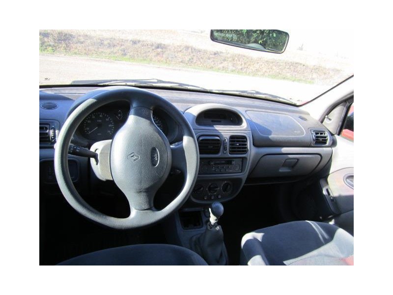 renault clio del año 2001