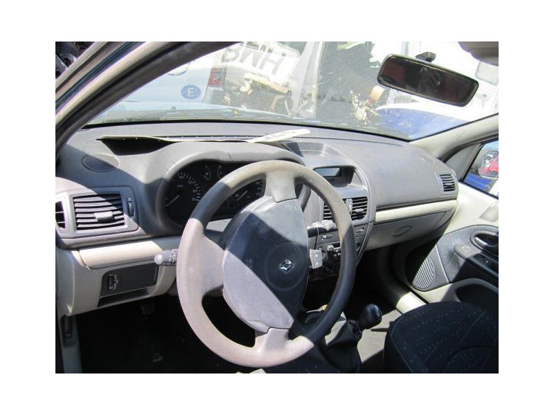 renault clio del año 2001