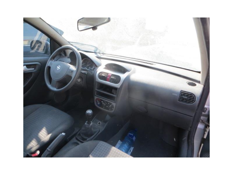 opel corsa del año 2005