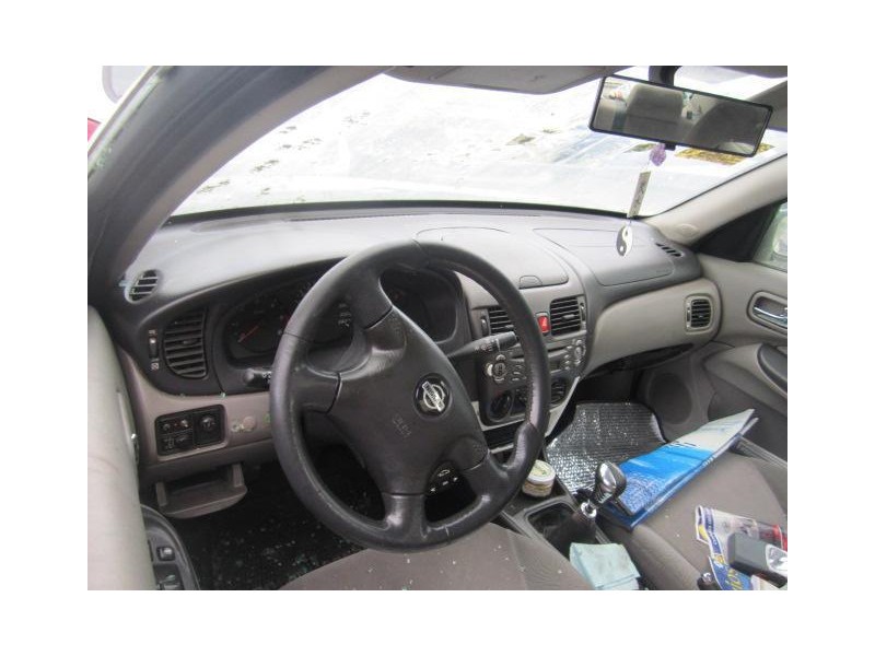 nissan almera del año 2001