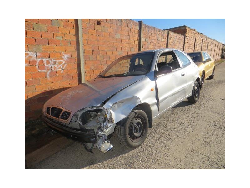 daewoo lanos del año 2002