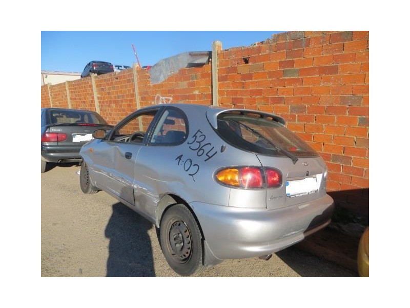 daewoo lanos del año 2002