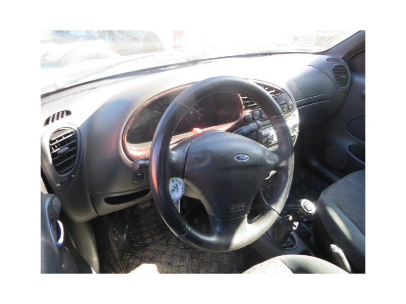 ford fiesta del año 2001