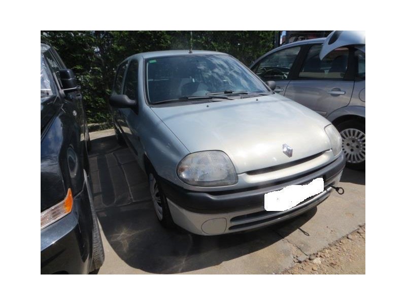 renault clio del año 2001