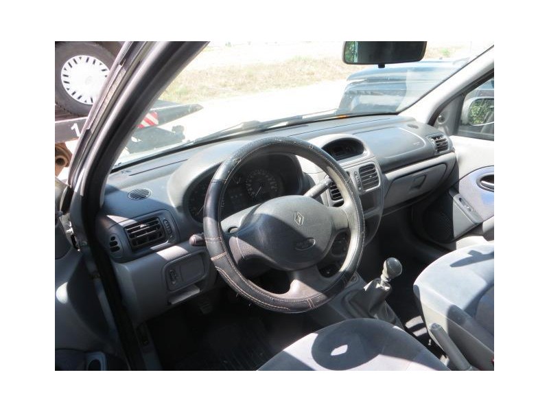 renault clio del año 2001