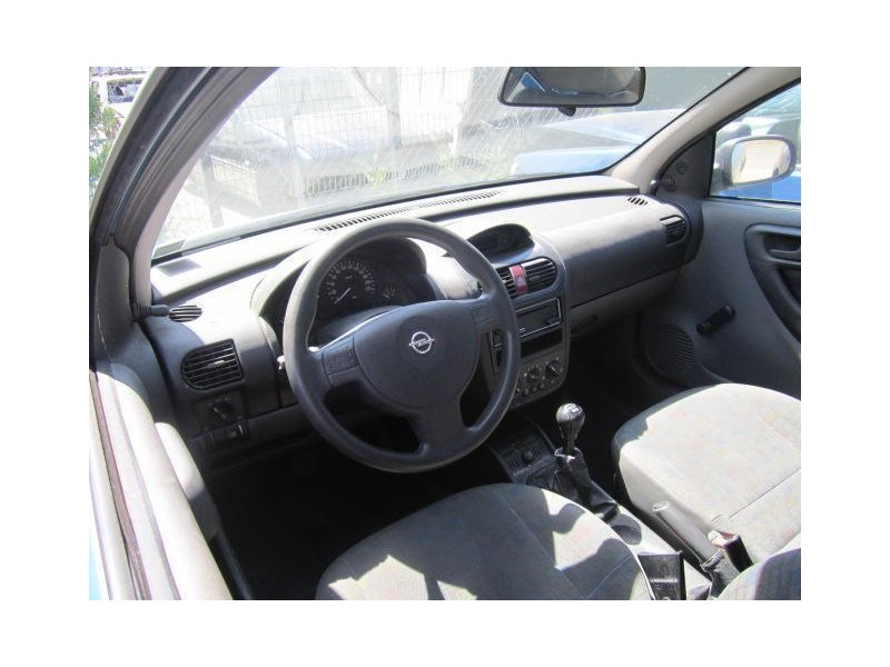 opel corsa del año 2001