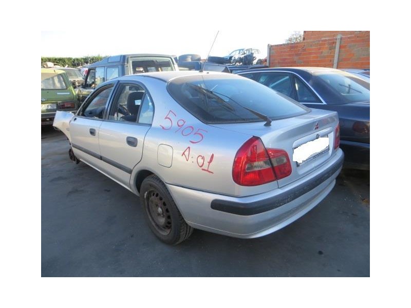 mitsubishi carisma del año 2001