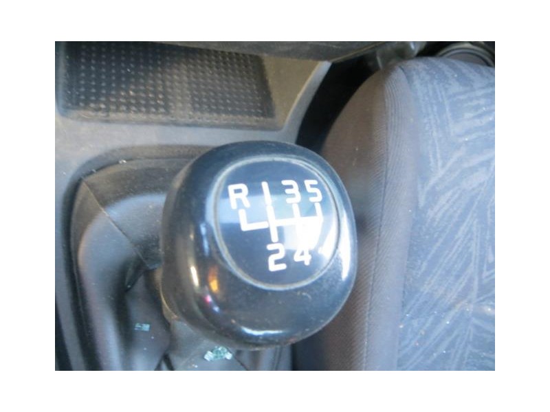 mitsubishi carisma del año 2001