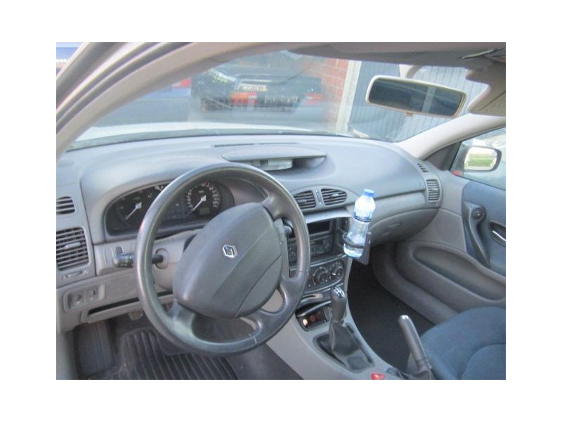 renault laguna del año 2001