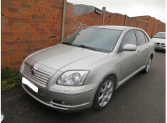 toyota avensis del año 2005