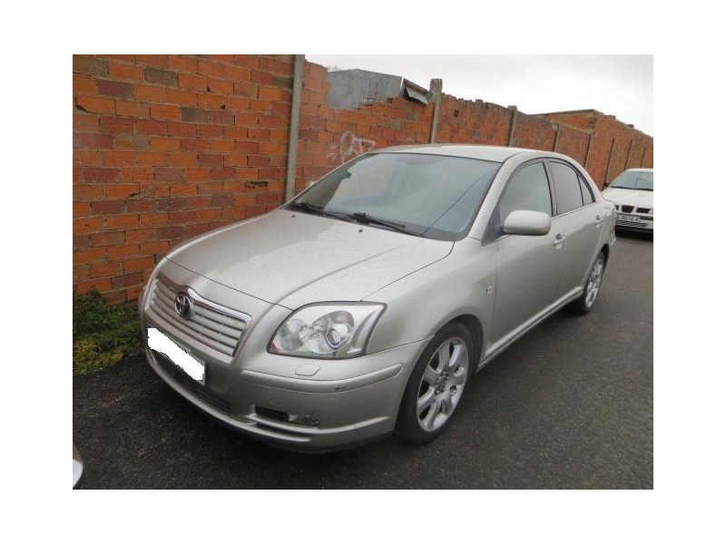 toyota avensis del año 2005
