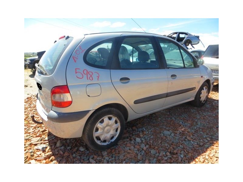 renault scenic del año 2001