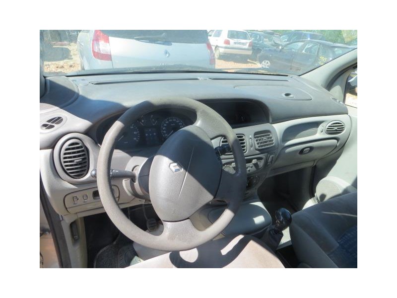 renault scenic del año 2001