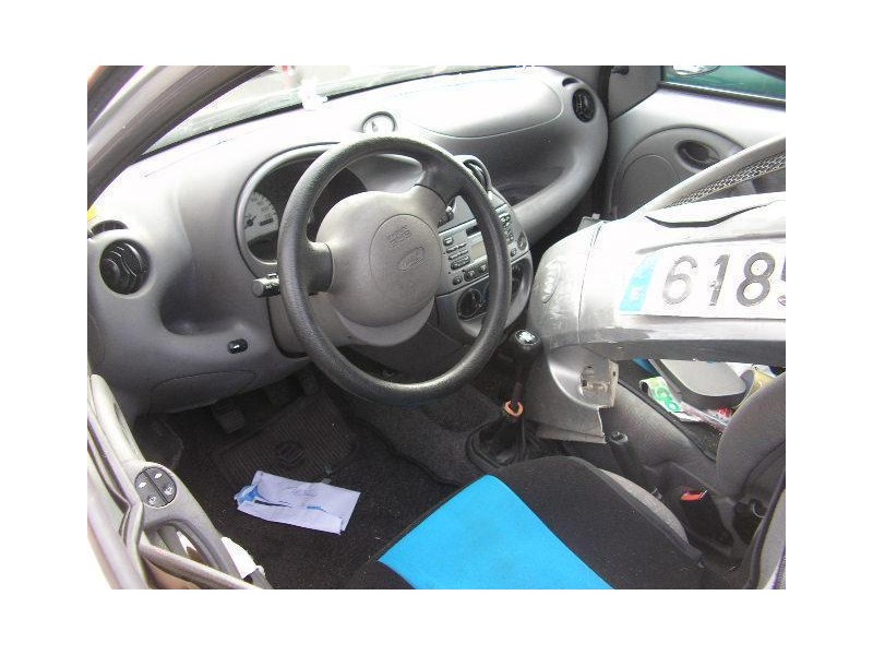 ford ka del año 2000