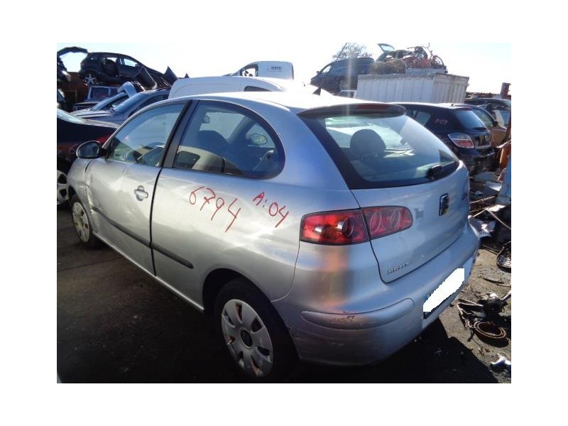 seat ibiza del año 2004