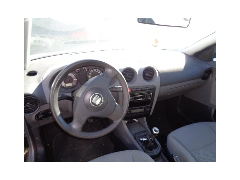 seat ibiza del año 2004