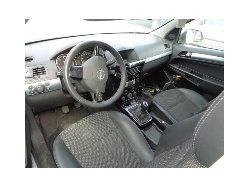 opel astra del año 2011