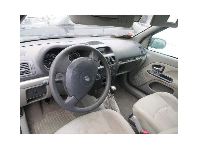 renault clio del año 2002