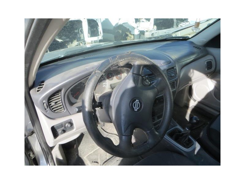 nissan almera del año 2001