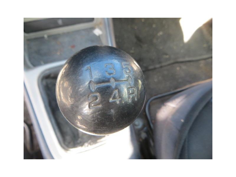 nissan almera del año 2001