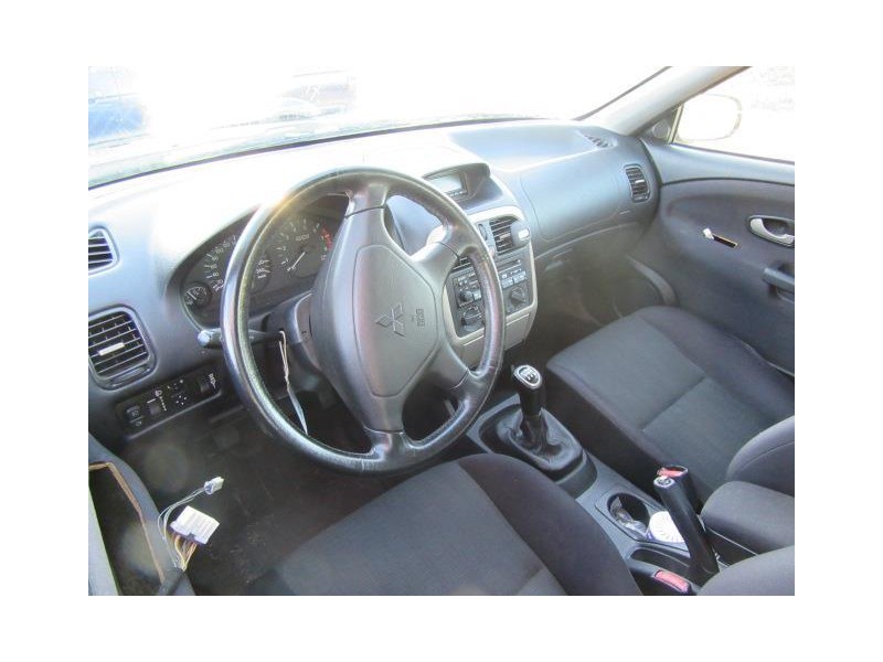 mitsubishi carisma del año 2001