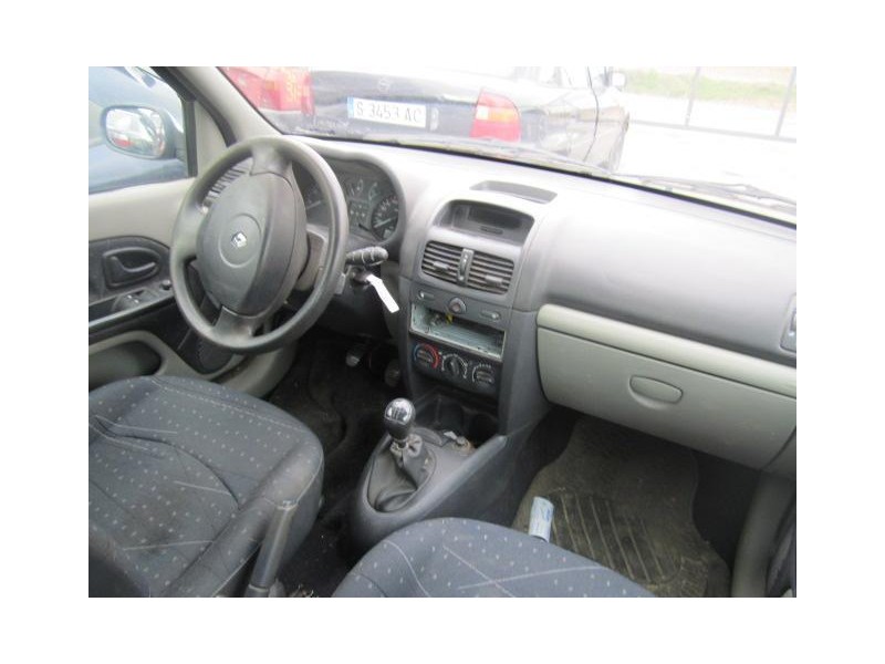 renault clio del año 2001