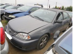 toyota avensis del año 2001