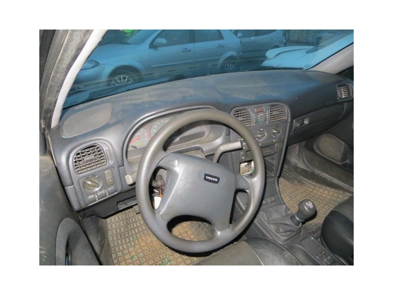 volvo s40 del año 2000