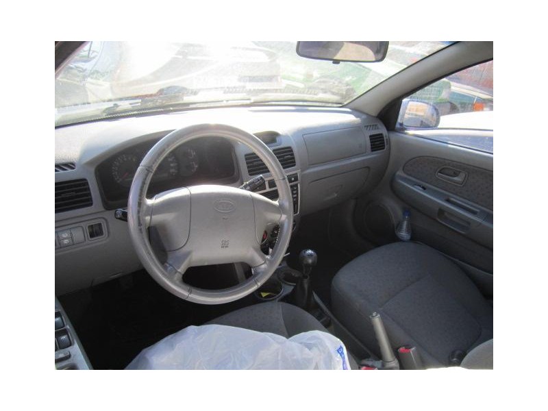 kia rio del año 2002