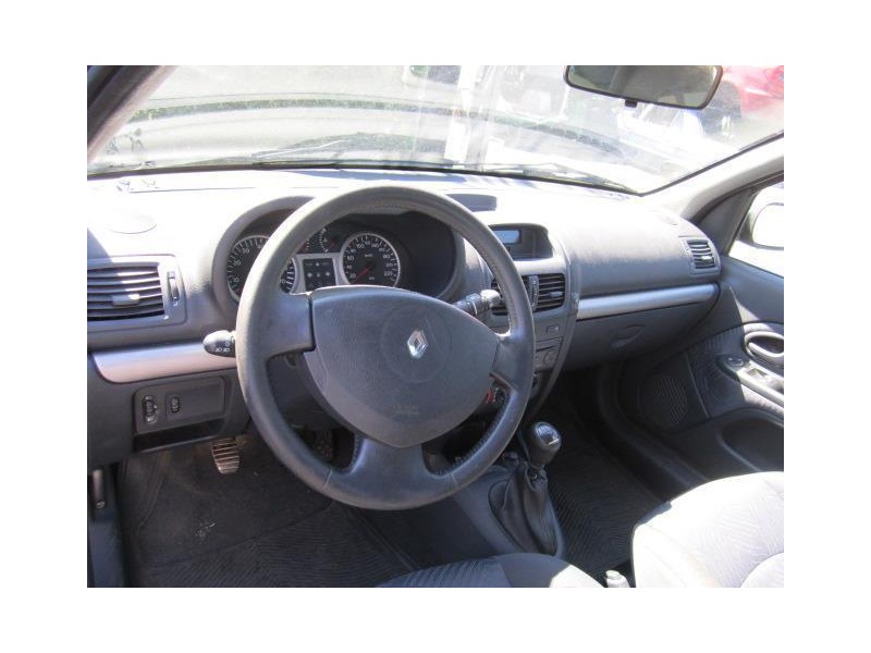 renault clio del año 2001