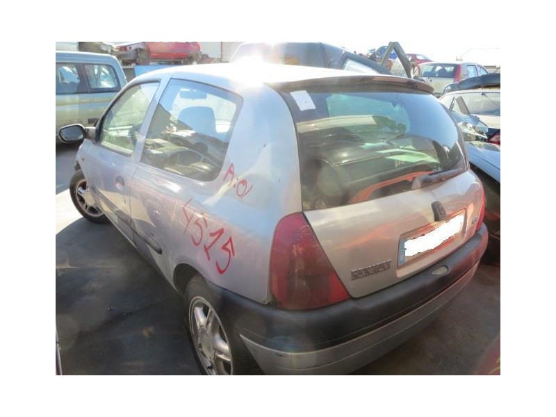 renault clio del año 2001