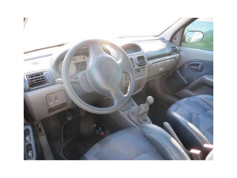 renault clio del año 2001
