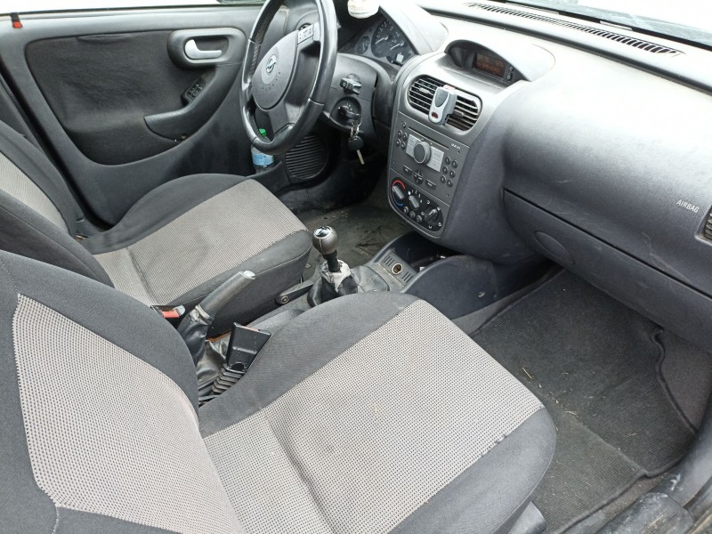 opel corsa del año 2005