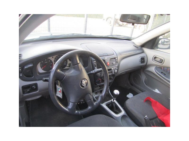 nissan almera del año 2001