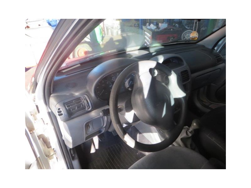 renault clio del año 2001