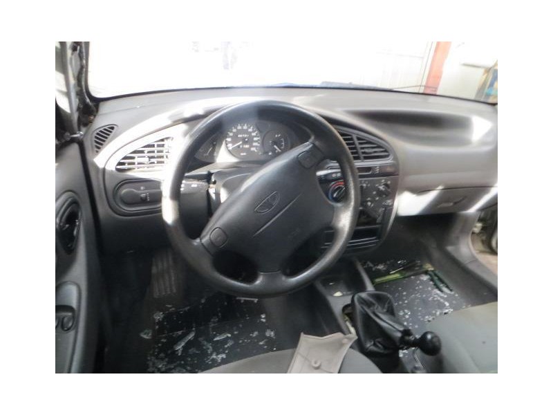 daewoo lanos del año 2002