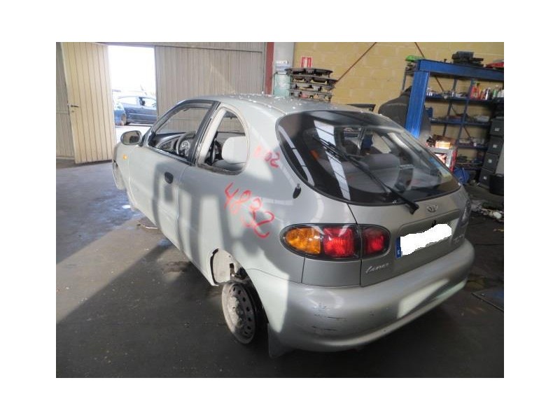 daewoo lanos del año 2002