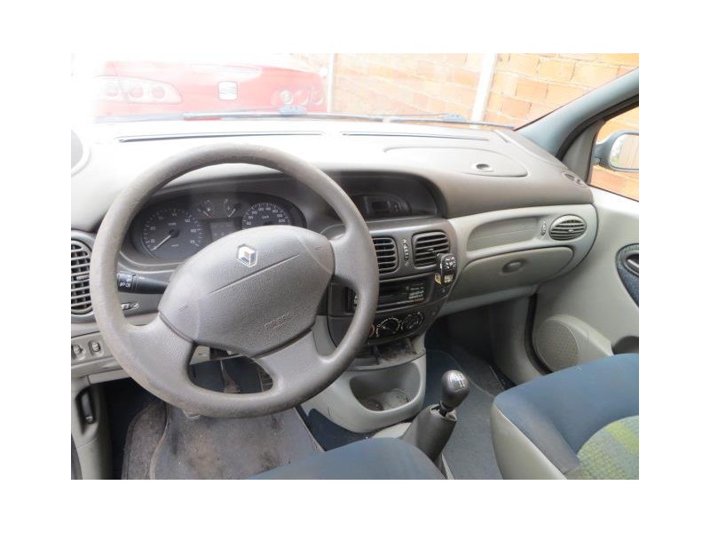 renault scenic del año 2001