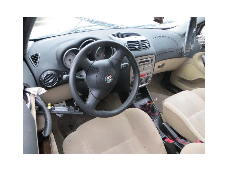 alfa romeo 147 del año 2002