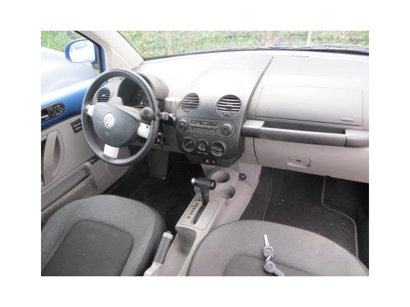 volkswagen new beetle del año 2000