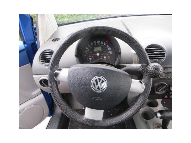 volkswagen new beetle del año 2000