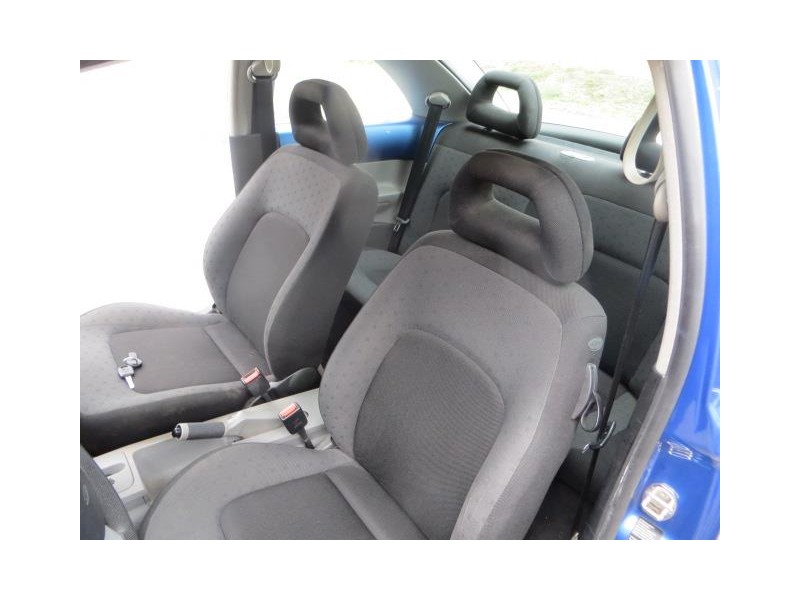 volkswagen new beetle del año 2000