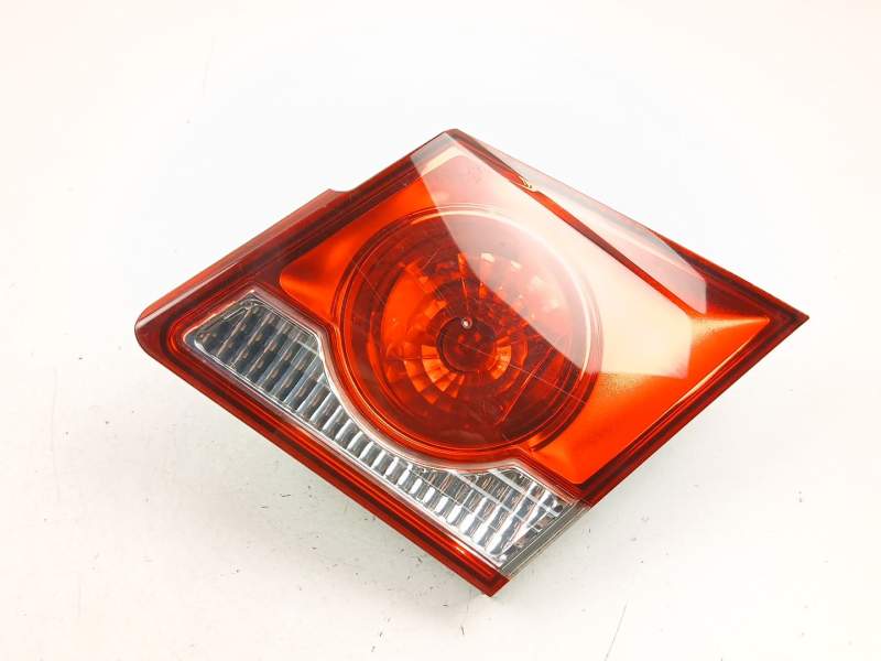 Recambio de piloto porton derecho para chevrolet cruze (j300) 1.6 referencia OEM IAM 95971551  