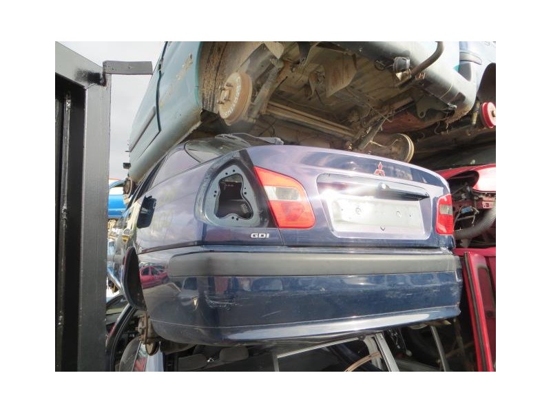 mitsubishi carisma del año 2000