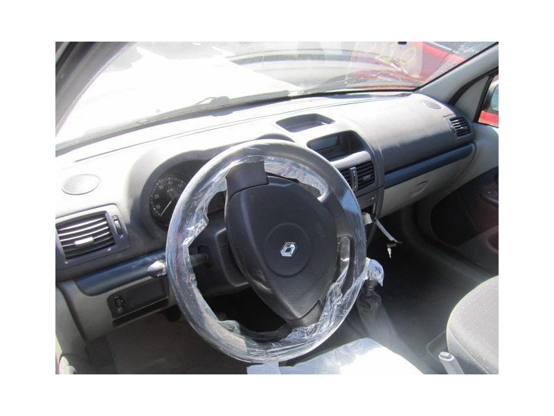 renault clio del año 2004