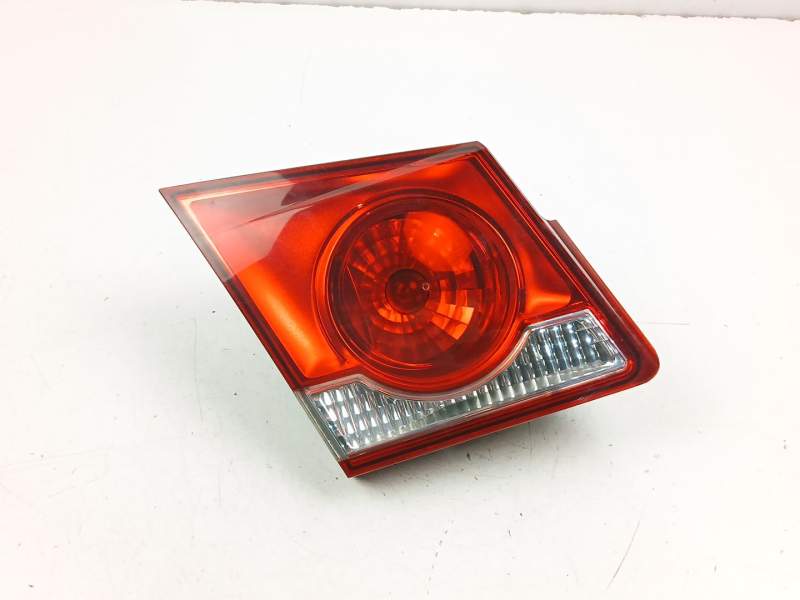 Recambio de piloto porton izquierdo para chevrolet cruze (j300) 1.6 referencia OEM IAM 95971550  