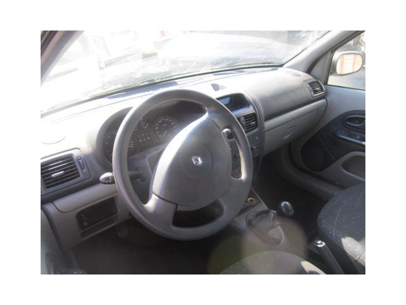 renault clio del año 2002