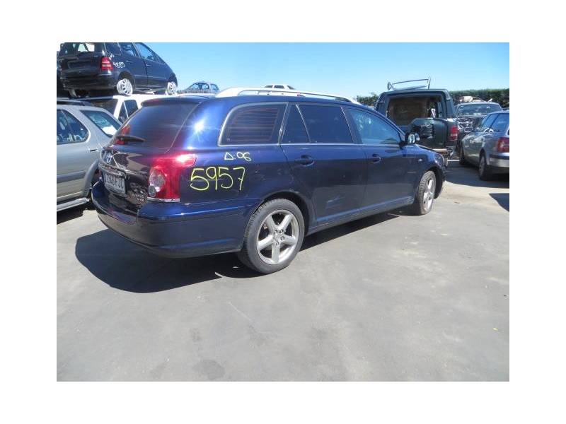 toyota avensis del año 2006